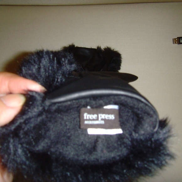 Free Press Faux Fur Black Mittens - NEW - Picture 8 of 9